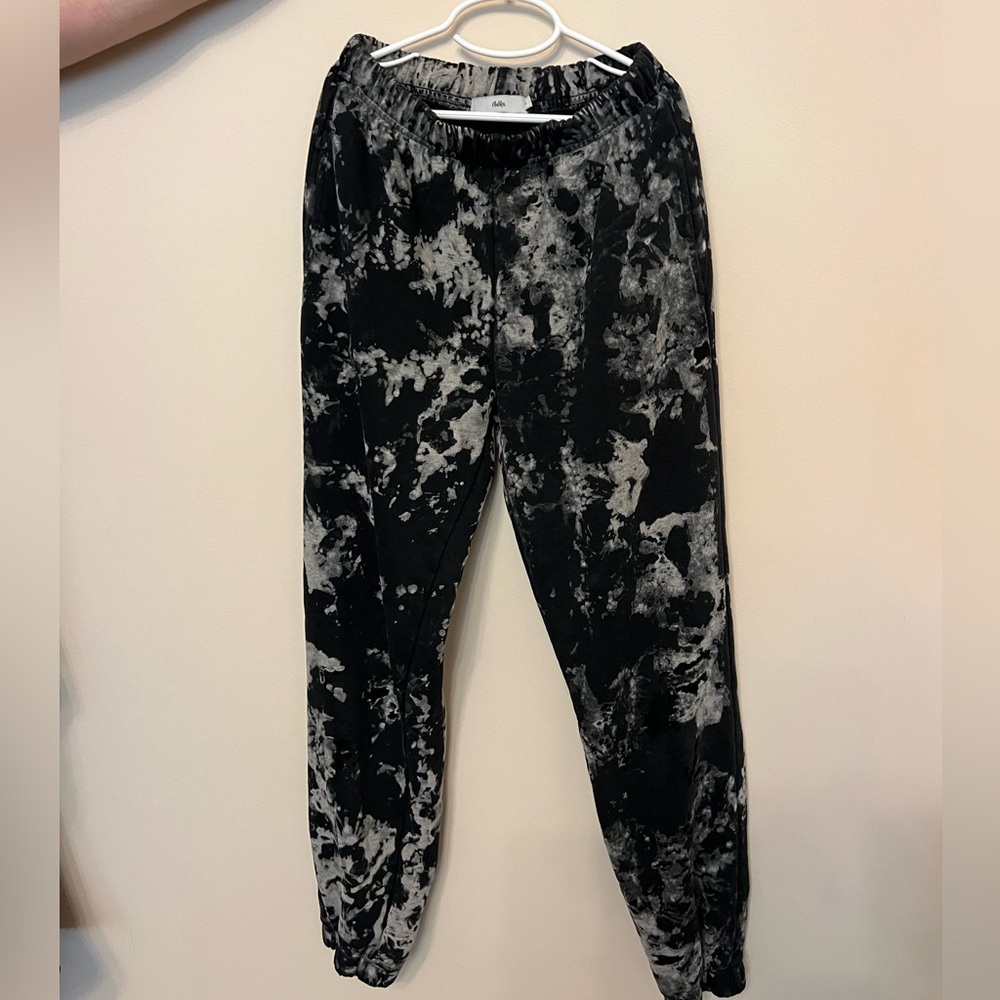Adika Size Small Sweatpants
